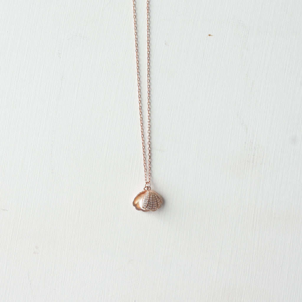 The Vega Ocean Pearl Shell Necklace