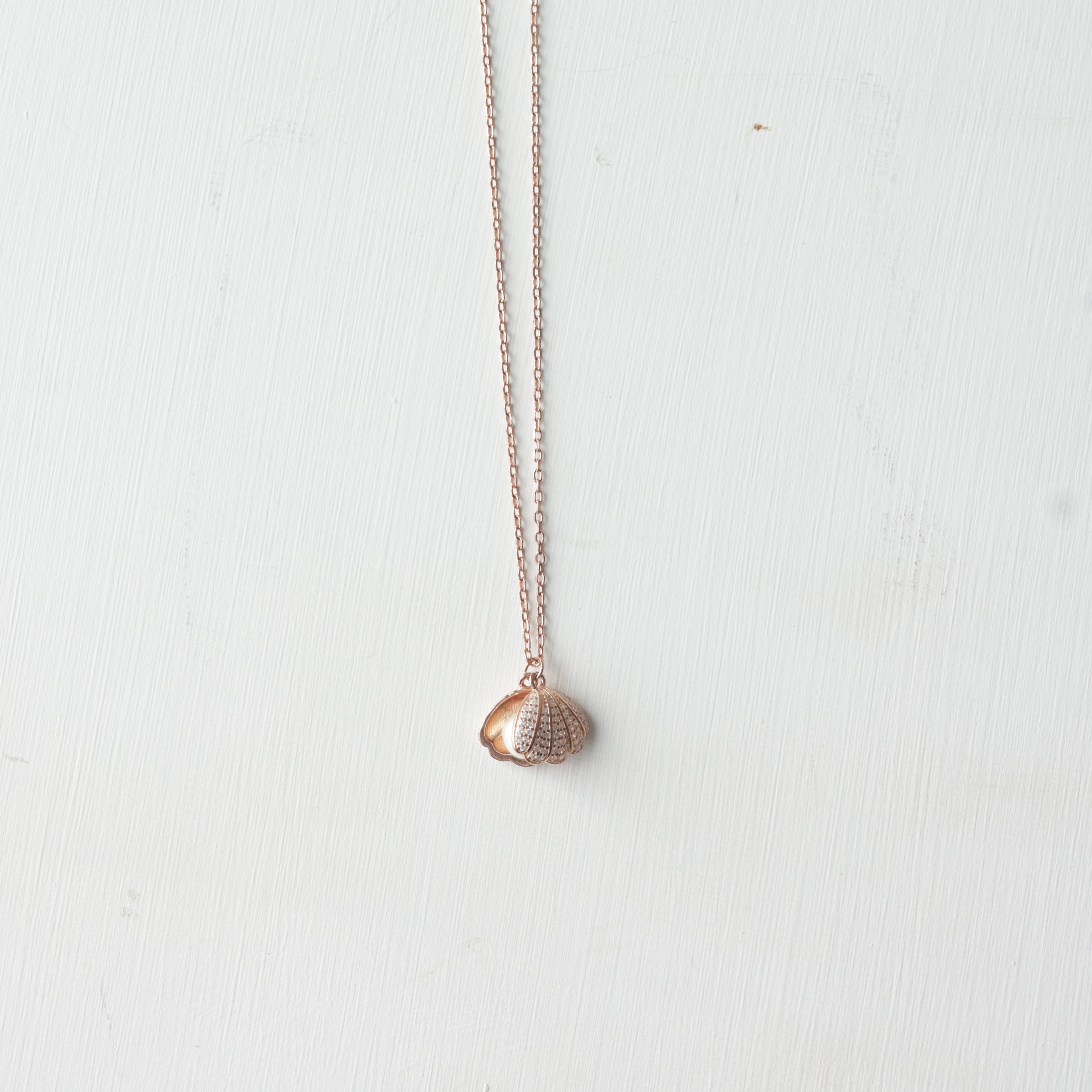The Vega Ocean Pearl Shell Necklace