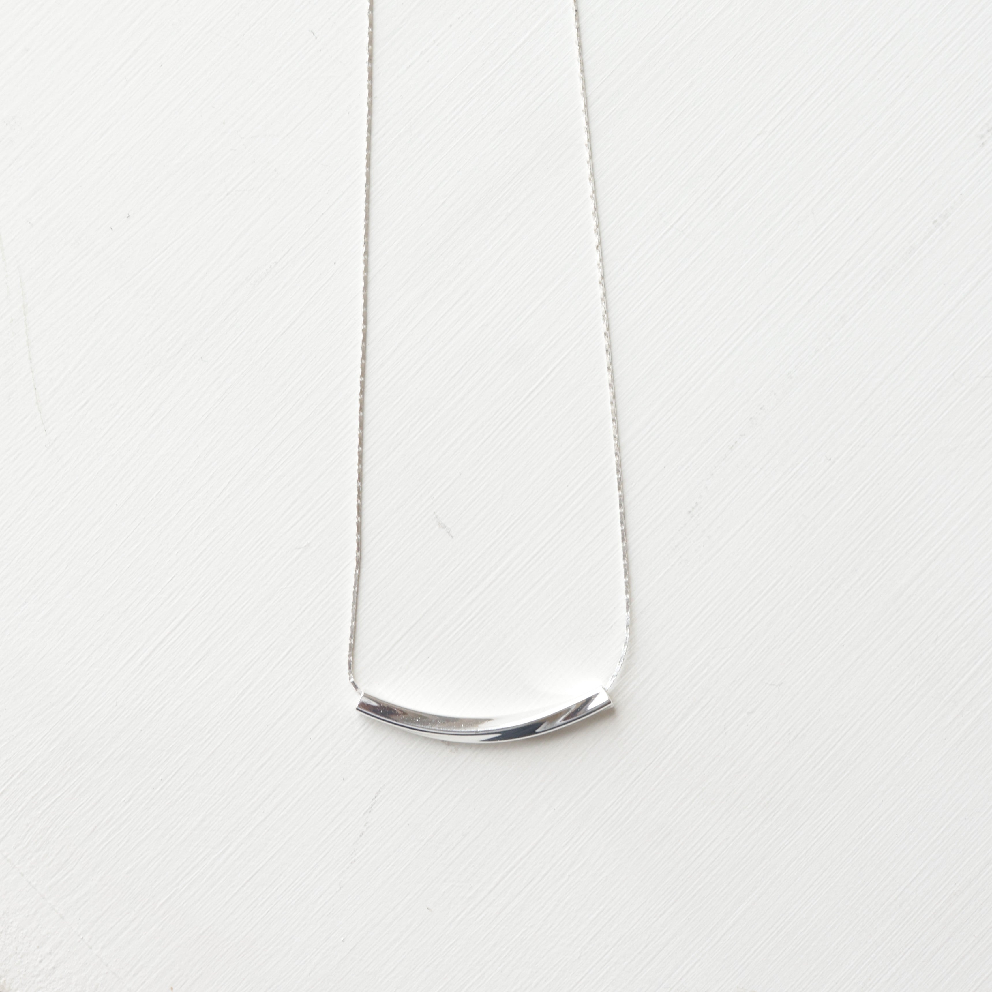 The Modern Curve Solitaire Necklace
