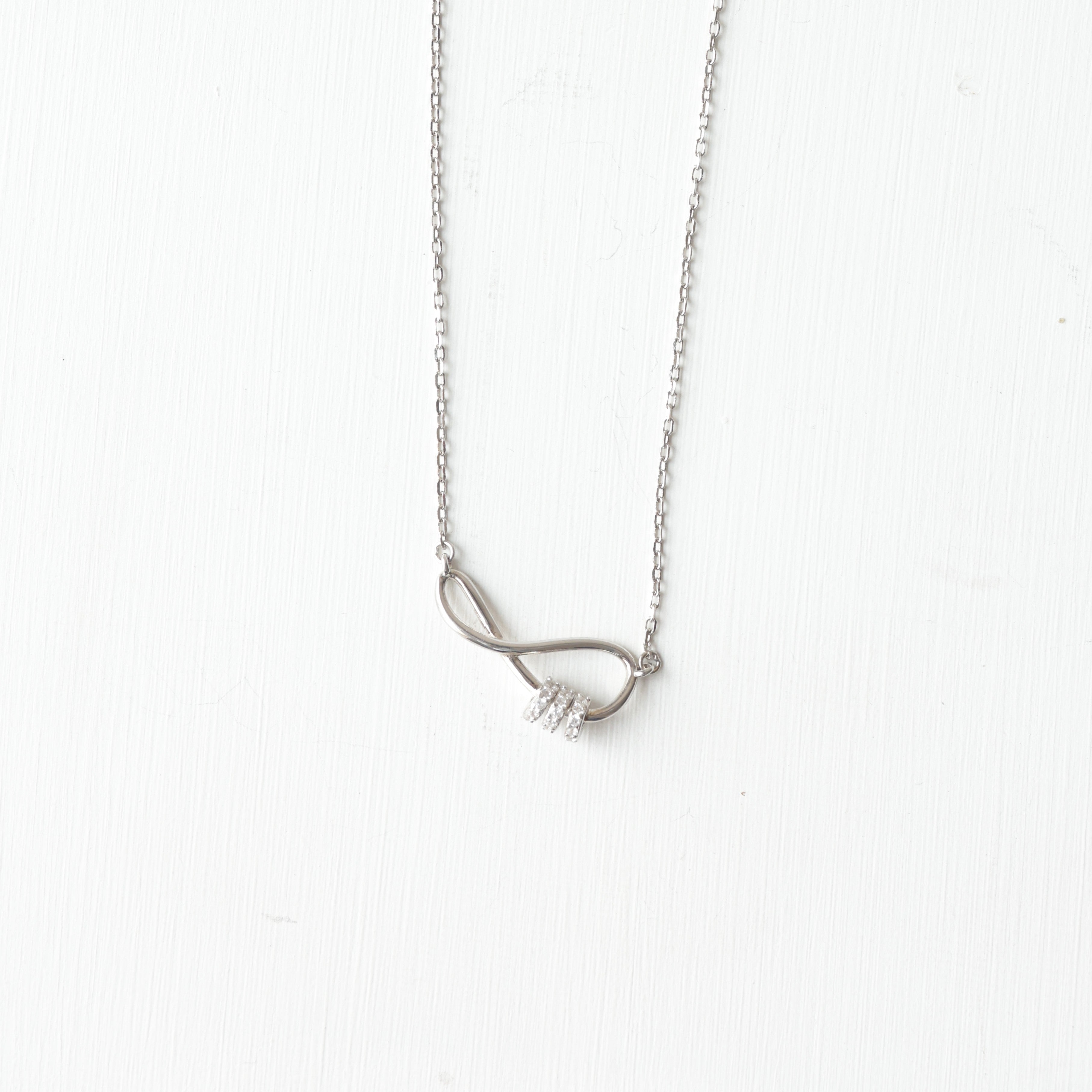 The Modern Flow Silver Loop Chain