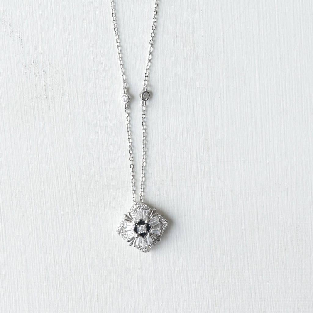 The Vintage Diamond-Shape Station Chain