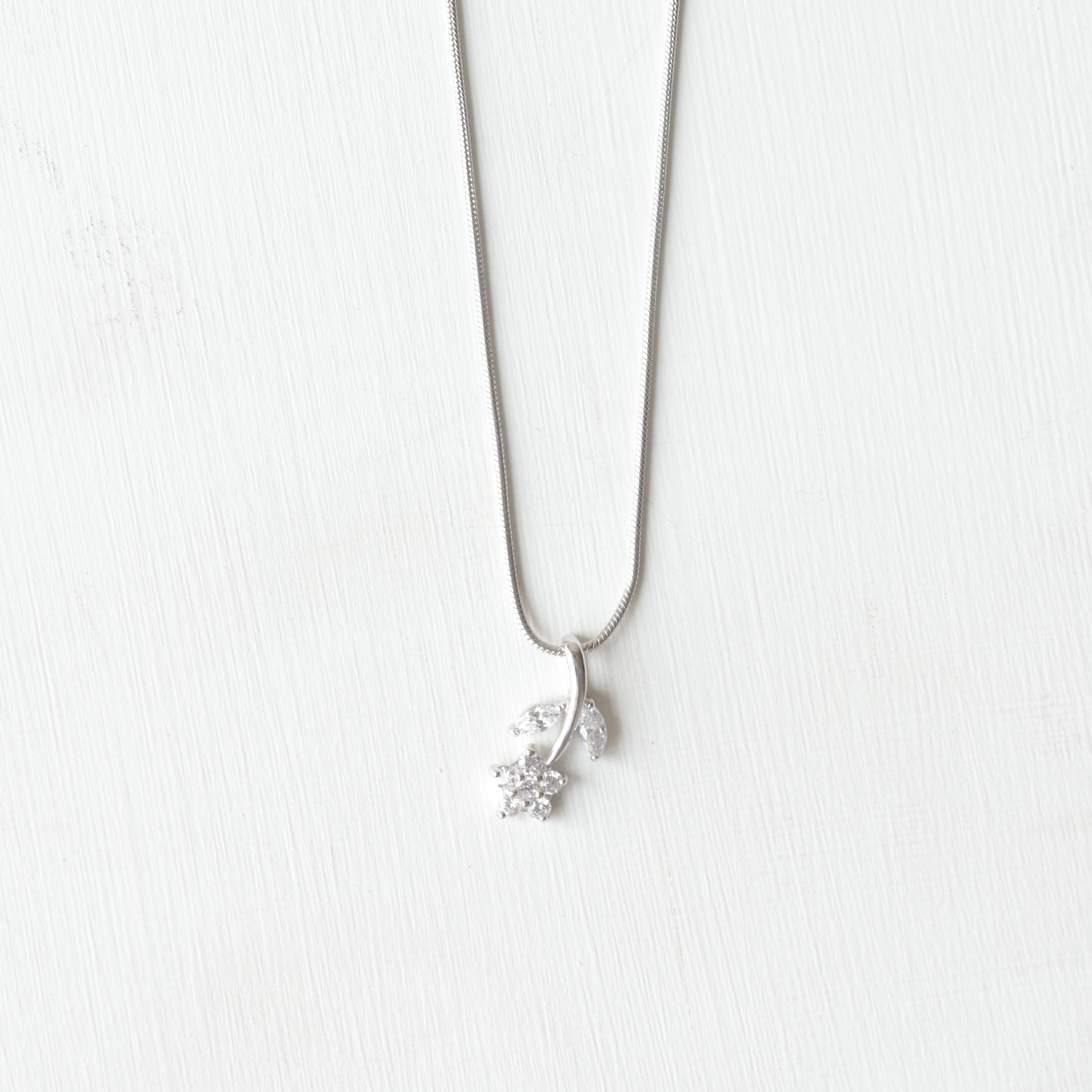 The Floral Snake Chain Drop