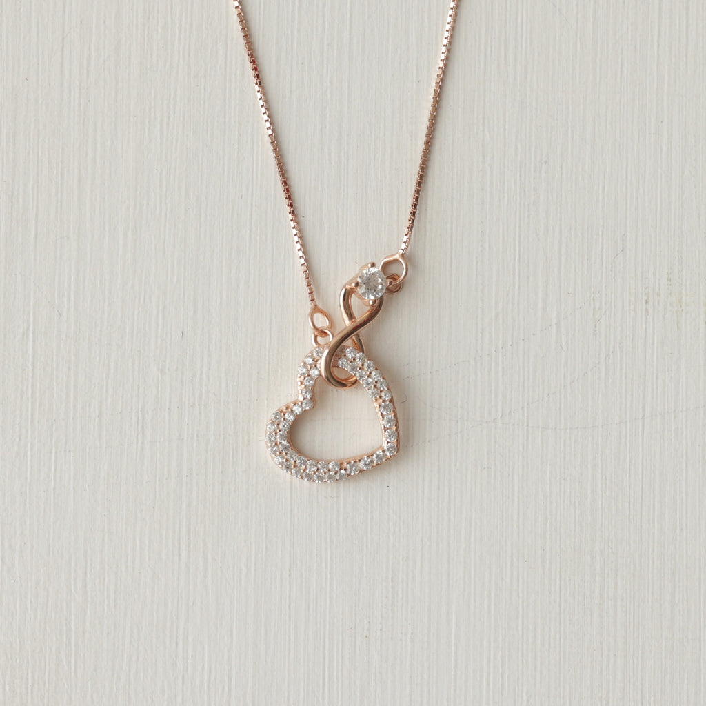 The Pavé Heart Loop Box Chain