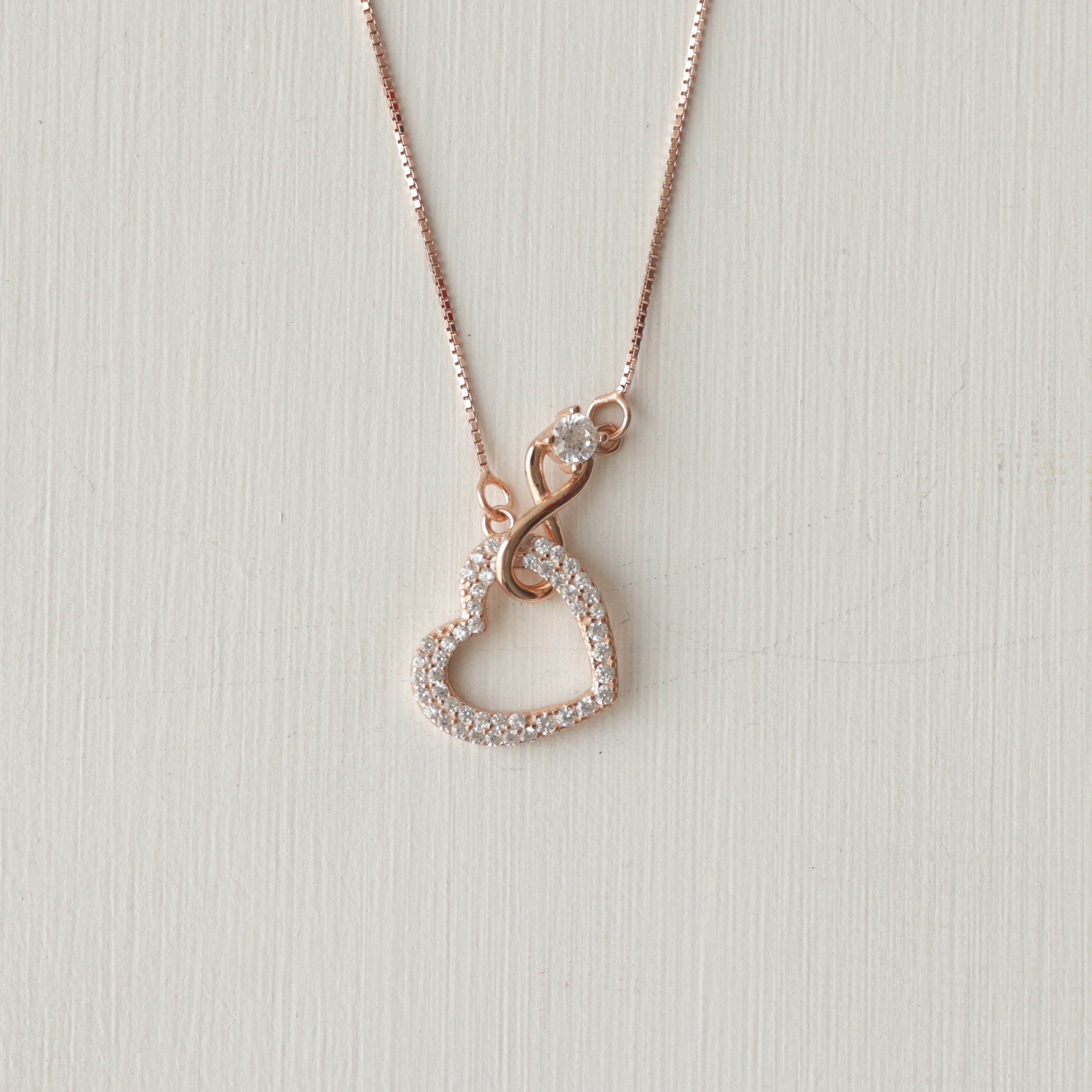 The Pavé Heart Loop Box Chain
