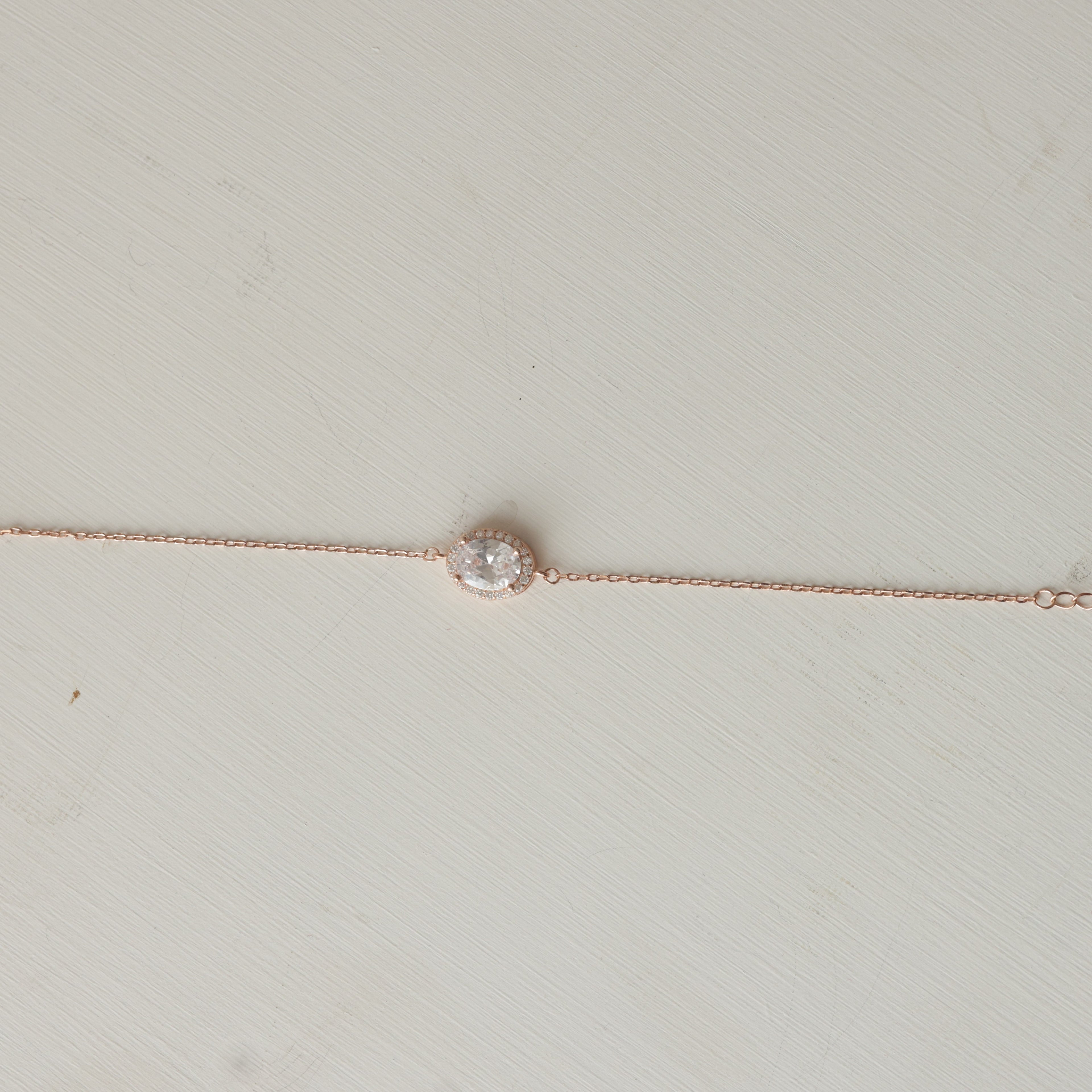 The Delicate Crystal Solitaire Chain