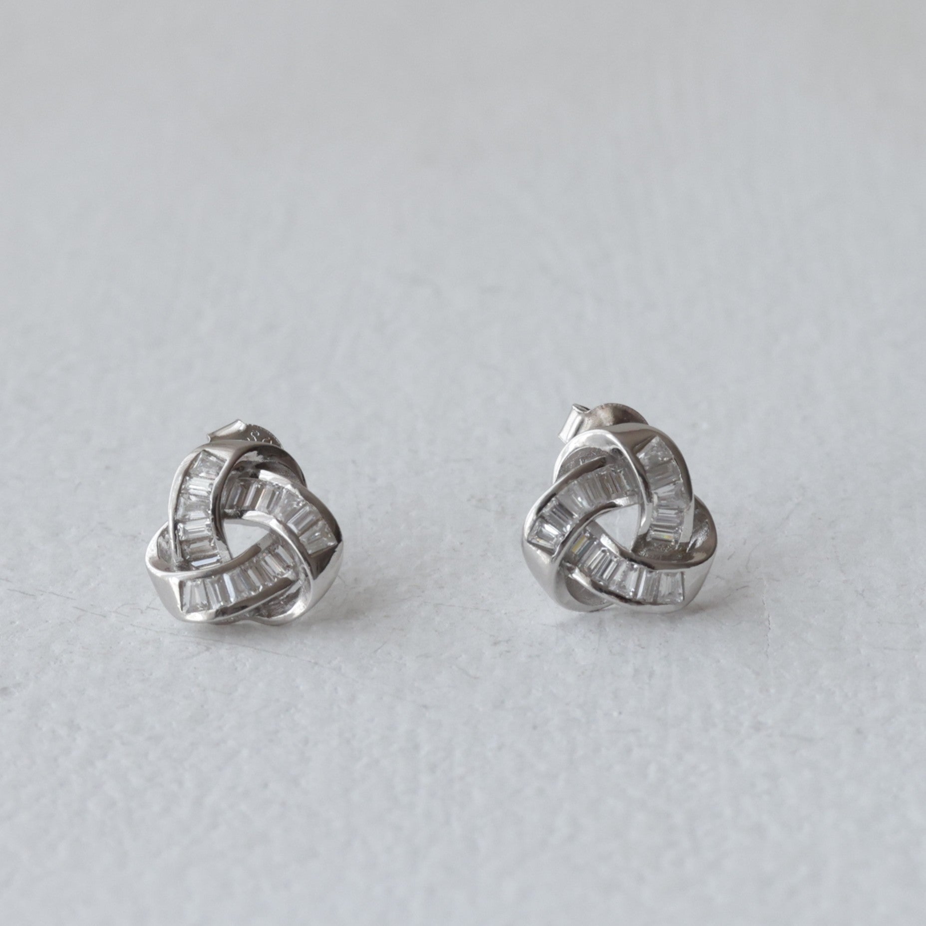 Luxe Baguette Ribbon 92.5 Silver Studs