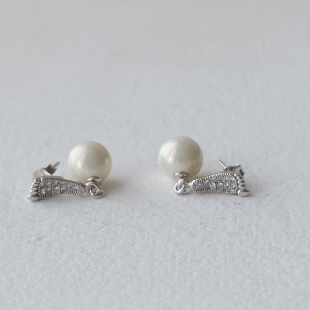 The Crystal Footprint & Pearl 92.5 Silver Drops