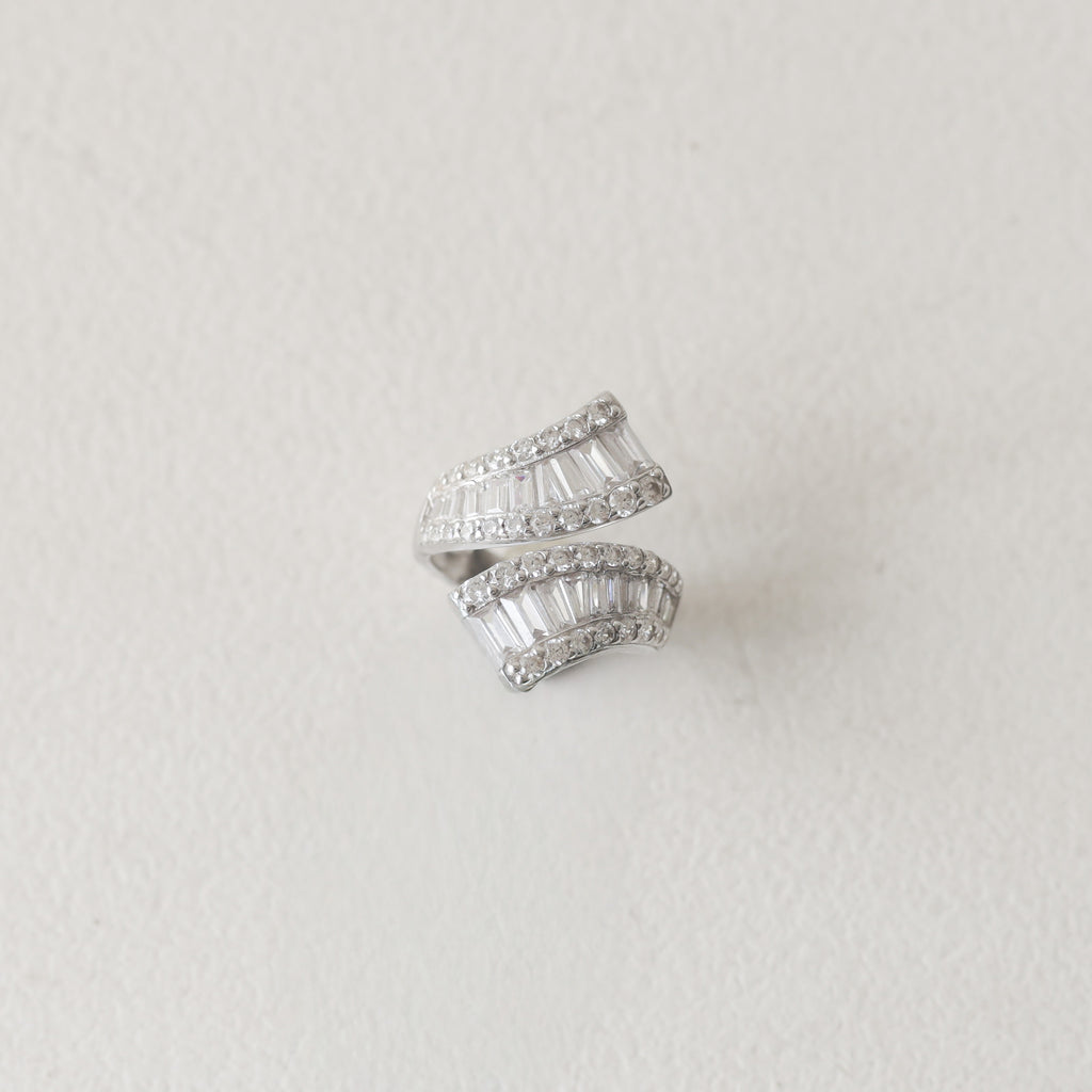 The Vega Baguette Ribbon Ring