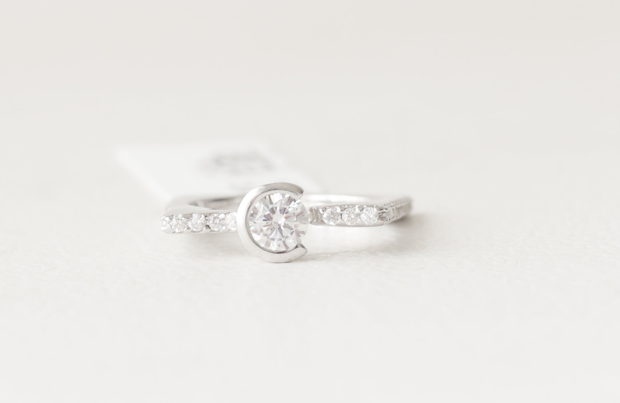 The Vega Geometric Solitaire Ring