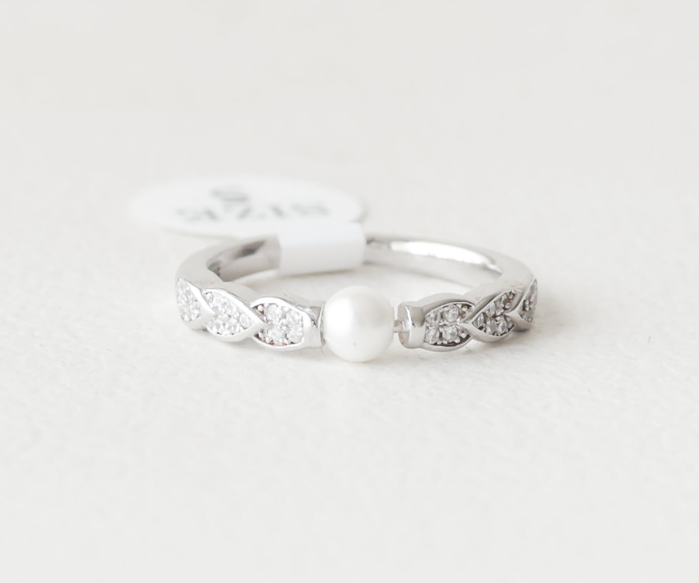The Vega Luminous Grace Ring