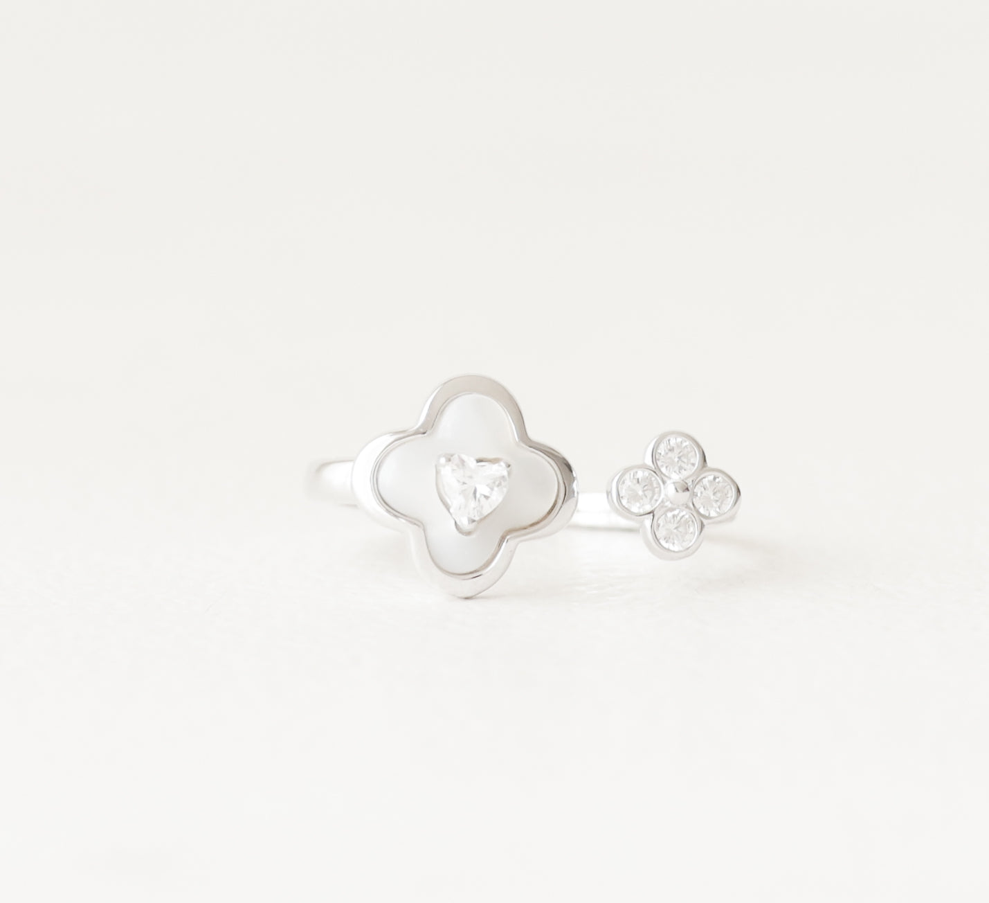 The Vega Pearl Clover Heart Ring