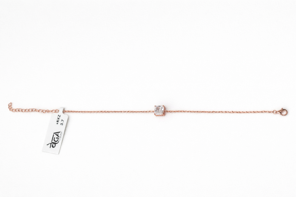 The Solitaire Radiance Chain Bracelet