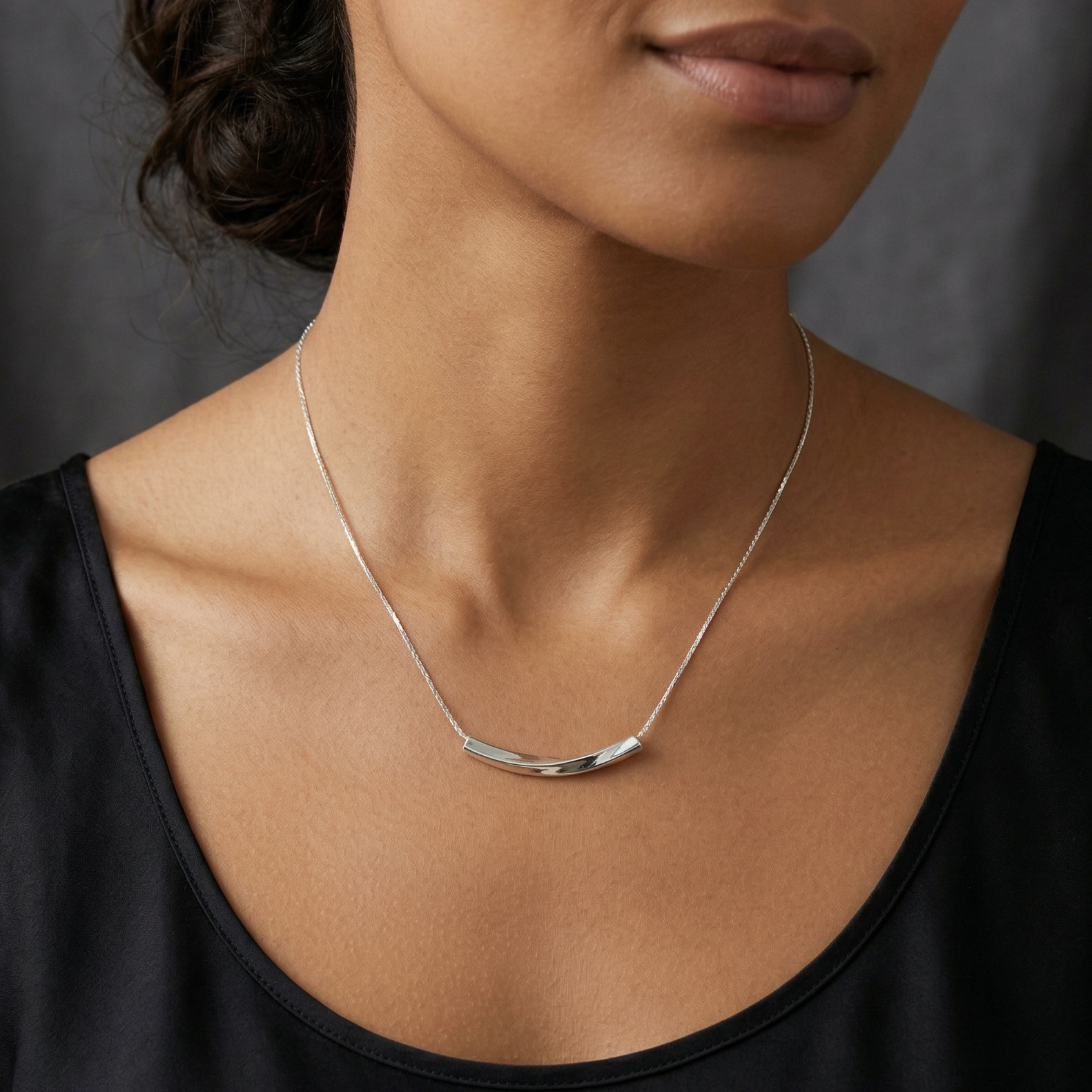 The Modern Curve Solitaire Necklace
