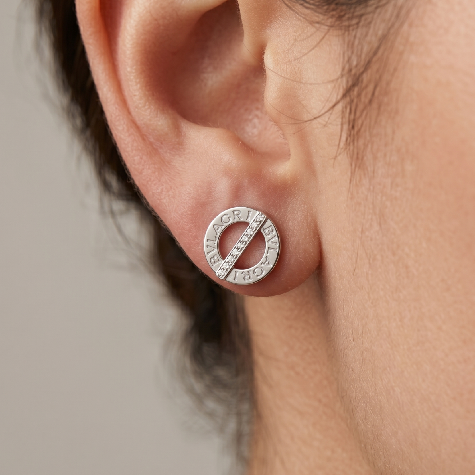 The Engraved Disc & Crystal Bar 92.5 Silver Studs