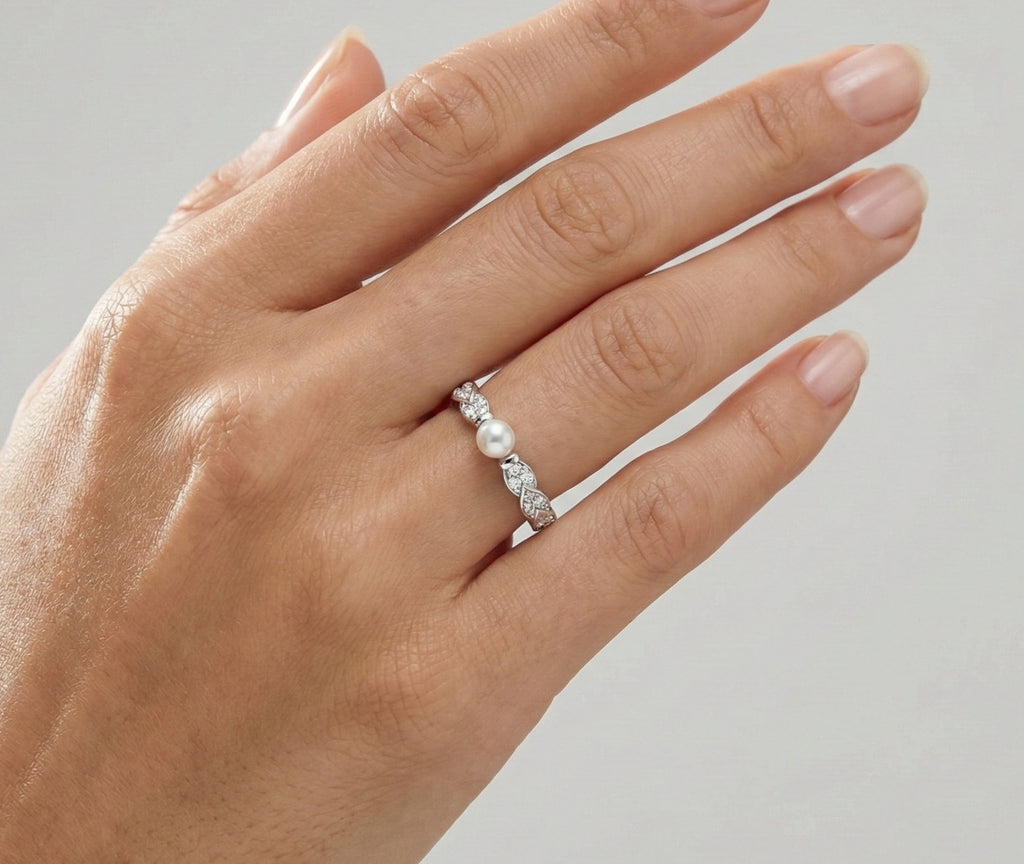 The Vega Luminous Grace Ring
