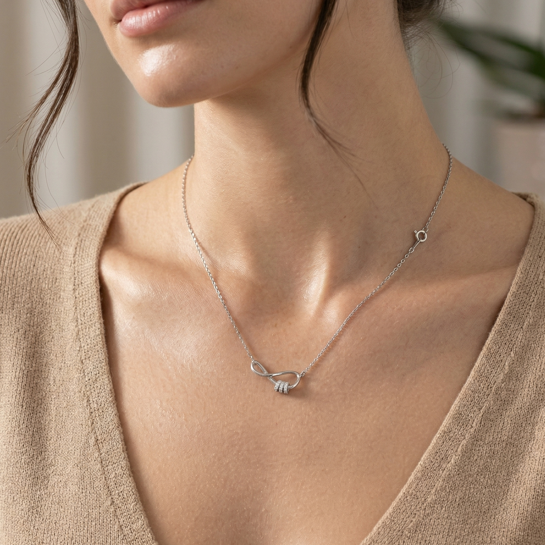 The Modern Flow Silver Loop Chain